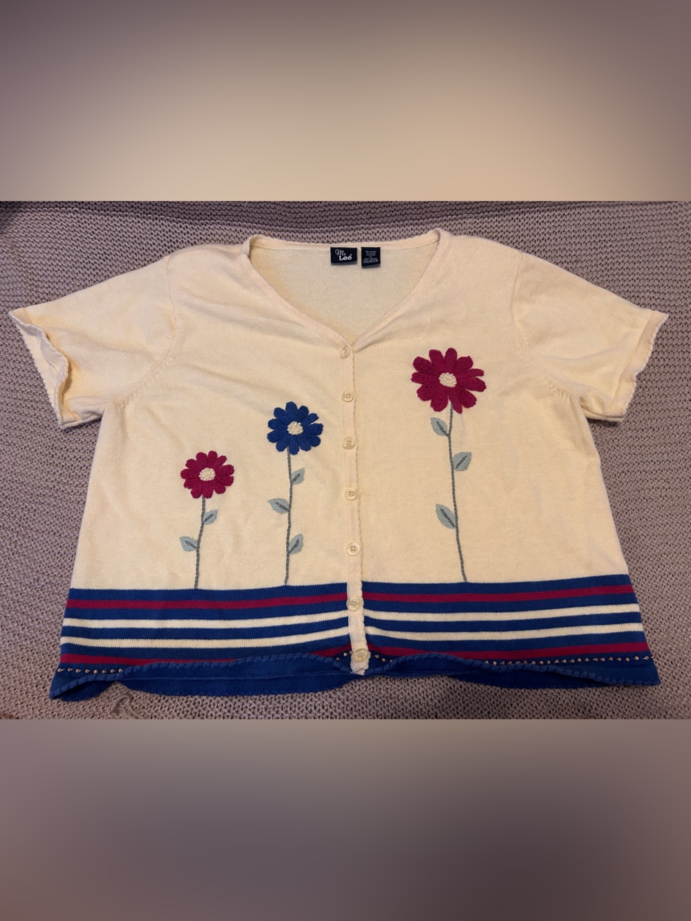 Short-Sleeve Cardigan with Red and Blue Floral Embroidery ms Lee